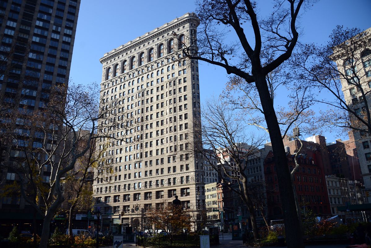 02-10 The Flatiron Building Side View From New York Madison Square Park